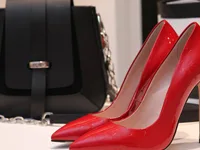 How To Wear Bright Shoes - 爱游戏官网